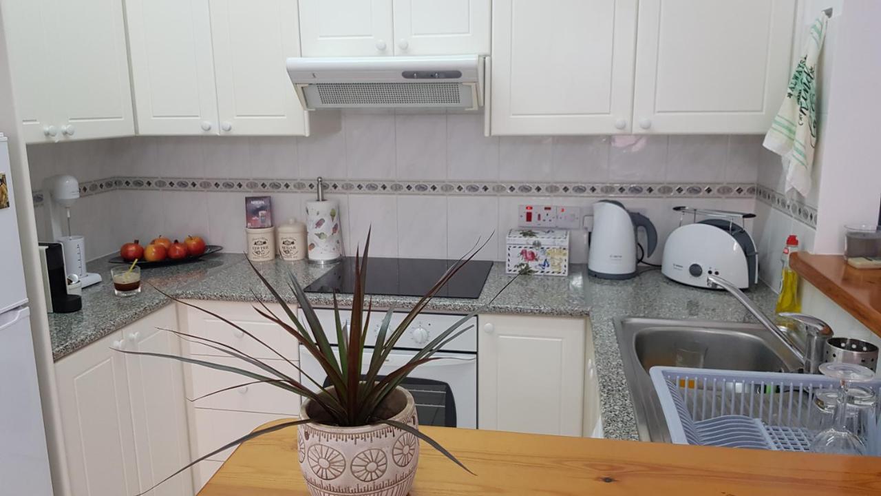Paradise Gardens IV 2 Bd Amazing Apartment Paphos Exterior foto